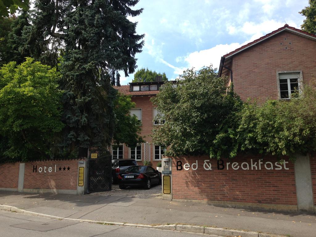 Hotel B&B Bredl In Der Villa Ballestrem Straubing Bagian luar foto