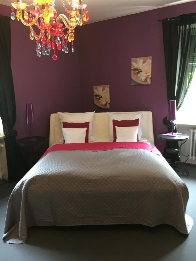 Hotel B&B Bredl In Der Villa Ballestrem Straubing Bagian luar foto