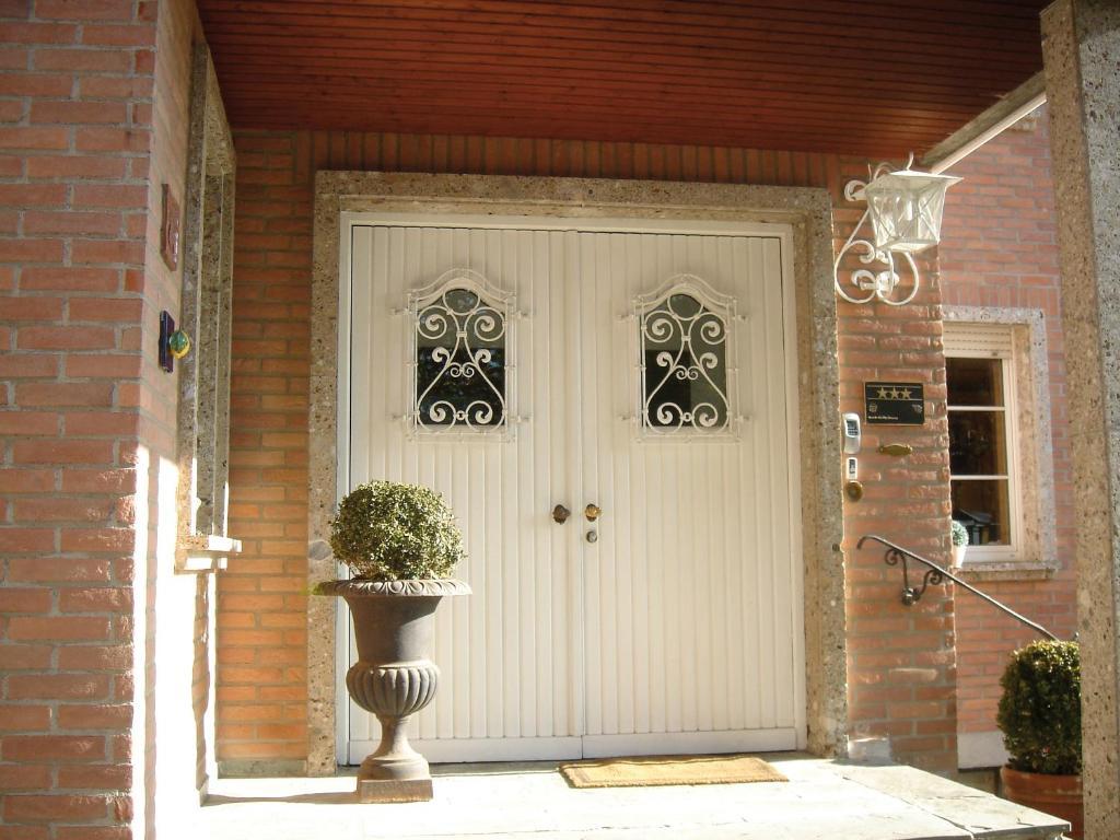 Hotel B&B Bredl In Der Villa Ballestrem Straubing Ruang foto